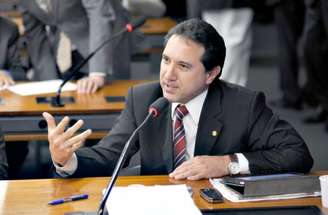 <p>Ele foi punido sob a acusação de ter desviado recursos da Assembleia Legislativa do Estado de Rondônia por meio de contrato simulado de publicidade</p>
