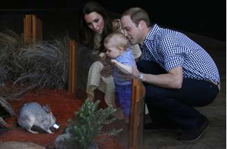 <p>Durante uma visita ao Taronga Zoo, em Sydney, o Príncipe George curtiu seu primeiro compromisso oficial, aos 8 meses, e conheceu um bilby (animal popularmente chamado dessa forma da família dos marsupiais que está em extinção)</p>