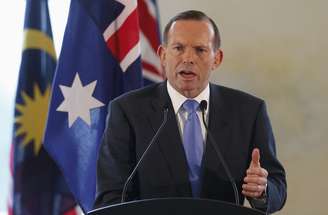 <p>O premiê Tony Abbott vem segurando agentes de saúde para não ir atender pacientes na África</p>