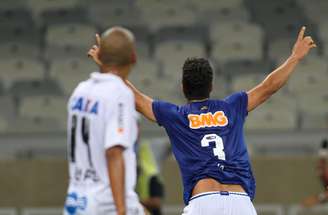 Léo fez o gol da vitória do Cruzeiro