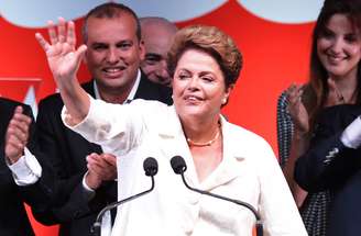 Dilma se comprometió a "promover con urgencia acciones localizadas, en especial en la economía, para retomar el ritmo del crecimiento". 