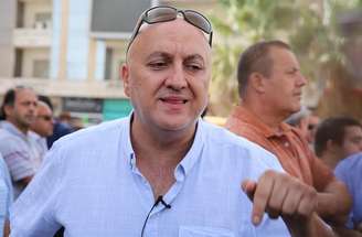 Controverso autor Nahed Hattar é alvejado em frente a tribunal. Ele seria julgado por provocar conflito sectário