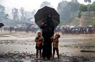 Muçulmanos rohingya posam para foto em campo de refugiados em Cox's Bazar, Bangladesh 19/09/2017 REUTERS/Cathal McNaughton 