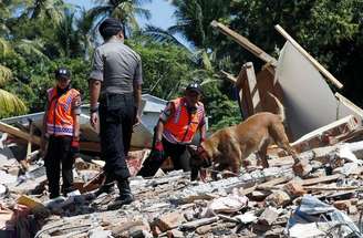 Número de mortos em terremoto na Indonésia passa de 340