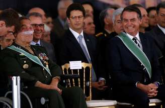 Presidente Jair Bolsonaro participa de cerimônia da transmissão de cargo do novo comandante do Exército
11/01/2019
REUTERS/Adriano Machado