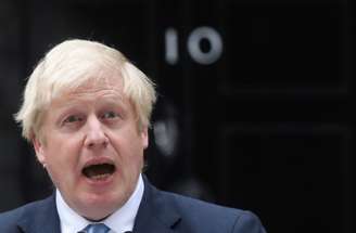 Primeiro-ministro britânico, Boris Johnson, dá entrevista em frente à residência oficial de Downing Street, em Londres
02/09/2019 REUTERS/Simon Dawson 