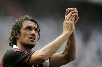 Maldini é um dos maiores ídolos do Milan (Foto: AFP)