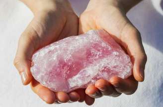 Descubra o poder dos cristais rosas - Shutterstock