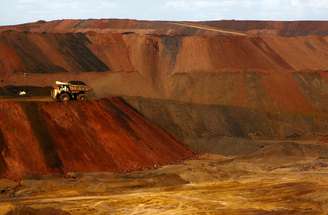 Caminhão circula por mina de minério de ferro da Fortescue na Austrália
REUTERS/Jim Regan