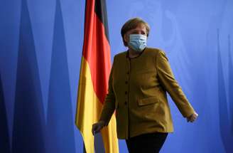Chanceler alemã, Angela Merkel, faz pronunciamento em Berlim
13/04/2021 REUTERS/Annegret Hilse/Pool