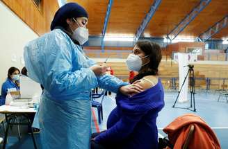Gestante é vacinada contra Covid no Chile
 28/4/2021  REUTERS/Rodrigo Garrido