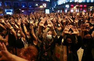 Manifestantes protestam em Madri contra violência dirigida a mulheres e em memória a meninas desaparecidas
11/06/2021
REUTERS/Sergio Perez