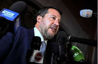 Salvini fala com a imprensa após reunião do conselho federal da Liga, em Roma