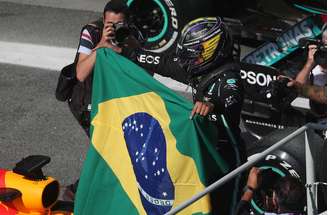 Lewis Hamilton pegou bandeira do Brasil após vitória em São Paulo