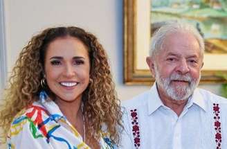 Daniela Mercury em foto ao lado do candidato à Presidência da República, Luiz Inácio Lula da Silva (PT)