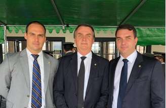 Eduardo Bolsonaro, Jair Bolsonaro e Flávio Bolsonaro.