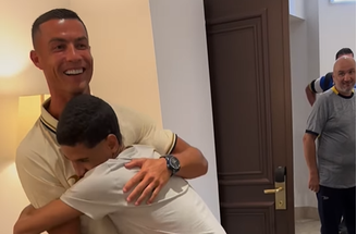 Luva de Pedreiro celebra ao conhecer Cristiano Ronaldo