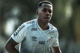 Robinho foi sentenciado em última instância a nove anos de prisão na Itália pelo crime de estupro