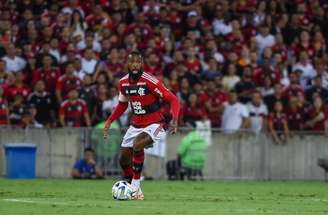 FOTO: Marcelo Cortes/Flamengo - Legenda: Gerson corre risco de suspensão por causa de multa