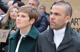 Recentemente, Daniel Alves e Joana Sanz foram vistos andando pelas ruas de Barcelona