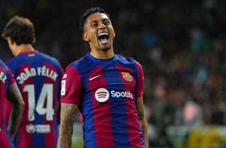 Divulgação/Barcelona - Legenda: Raphinha comemora gol marcado com a camisa do Barcelona -