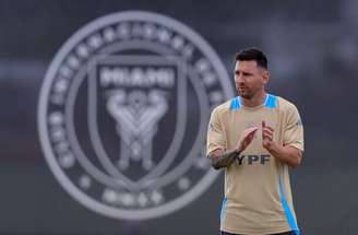 Chris Arjoon/AFP via Getty Images - Legenda: Messi durante treino da Argentina nesta Data Fifa de junho -