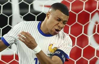 Franck Fife/AFP via Getty Images - Legenda: Momento da fratura de Mbappé na partida da França contra a Áustria -