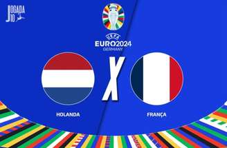 Ronald Koeman (C) observa treinamento dos jogadores da Holanda –