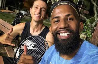 Filipe Luís e Rodinei, ex-jogadores do Flamengo, se enfrentam em partida de tênis –