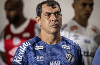 Santos dá respaldo a Carille e descarta troca no comando