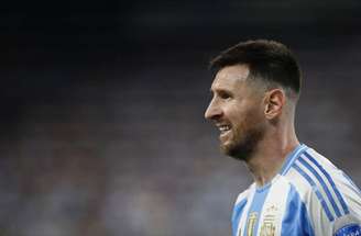 Lionel Messi em ação na partida contra o Chile –