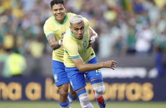 Andreas Pereira comemora o primeiro gol marcado com a camisa da Seleção –