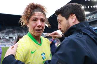 Cristiane com o técnico Arthur Elias –