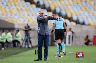 Mano Menezes durante o duelo entre Fluminense e Internacional –