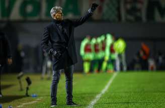 Renato Gaúcho rebateu a torcida do Grêmio que o xingou durante a partida –