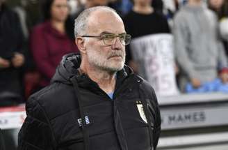 Bielsa também quebra protocolo em coletiva –