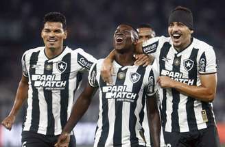 Jogadores do Botafogo faz a festa no Nilton Santos –