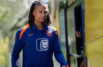 Nathan Aké teve sua entrevista coletiva cancelada –