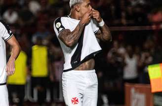 David marca o gol da vitória do Vasco –