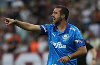 João Martins à beira do gramado do Maracanã em derrota do Palmeiras para o Fluminense –