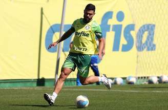 Bruno Tabata durante treinamento nesta quinta-feira, na Academia de Futebol –