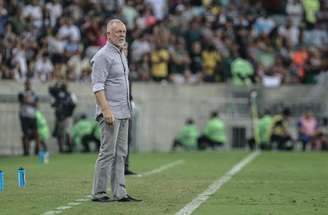 Mano Menezes na beira do campo em classificação do Fluminense na Liberta –