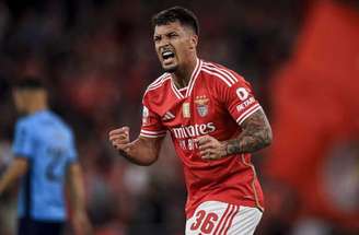 Marcos Leonardo em ação com a camisa do Benfica –