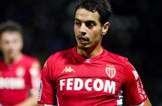 Ben Yedder está proibido de sair de casa entre 20h e 6h, frequentar bares ou discotecas, e de ter qualquer contato com a vítima