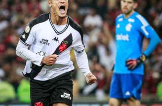 Coutinho marcou, no Maracanã e contra o Fla, seu primeiro gol pelo Vasco –