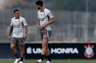 Memphis apareceu com novo visual no treino do Corinthians –