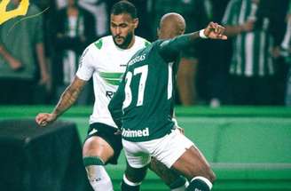 Foto> Divulgação / Coritiba - Legenda: Coritiba e Goiás fazem jogo movimentado. Mas, no fim, 0 a 0 no placar