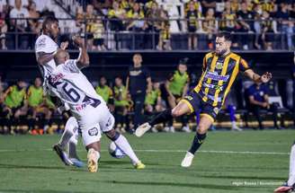 Fotos: Higor Basso / Novorizontino - Legenda: Novorizontino vence e passa o Santos na liderança da Série B