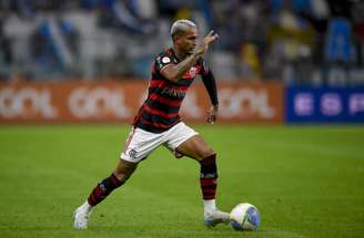 Lateral-direito tem vivido ascensão com evolução do time após chegada de Filipe Luís –