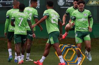 Mauricio, durante treinamento, na Academia de Futebol –